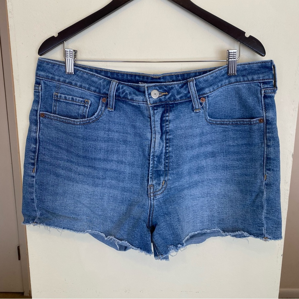 Old Navy High-Waisted OG Straight Blue Jean Shorts Womens Size 16 3-Inch Inseam